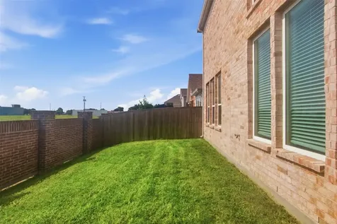 318 Gleneagles Drive Garland TX 75040
