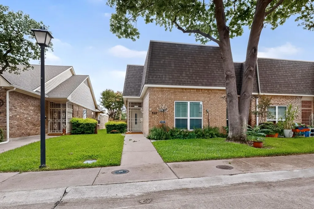 3113 Stonehenge Lane Carrollton TX 75006