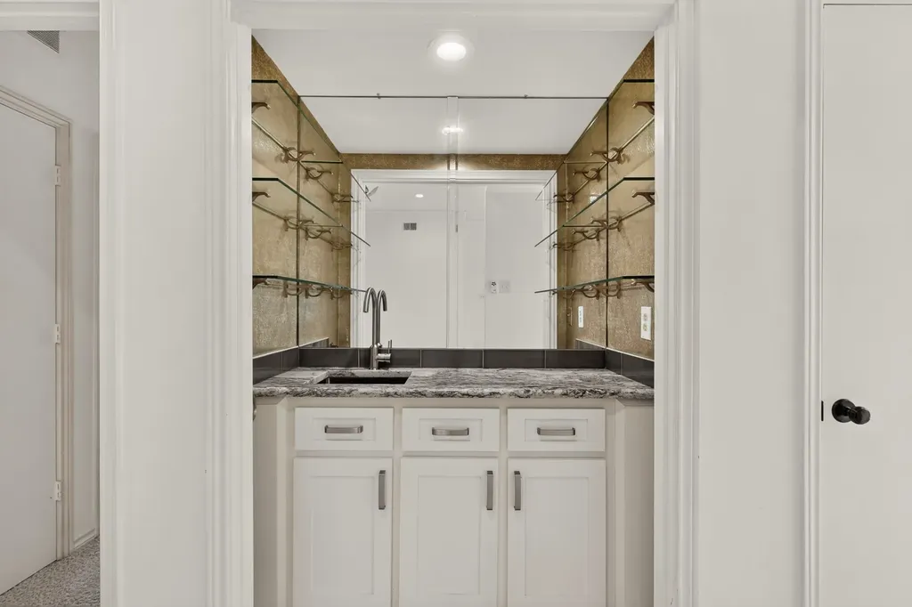 3113 Stonehenge Lane Carrollton TX 75006