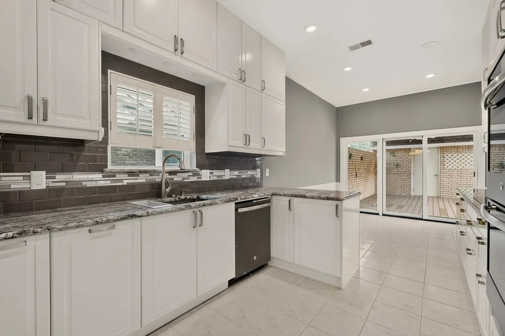 3113 Stonehenge Lane Carrollton TX 75006