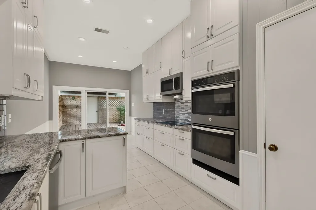 3113 Stonehenge Lane Carrollton TX 75006