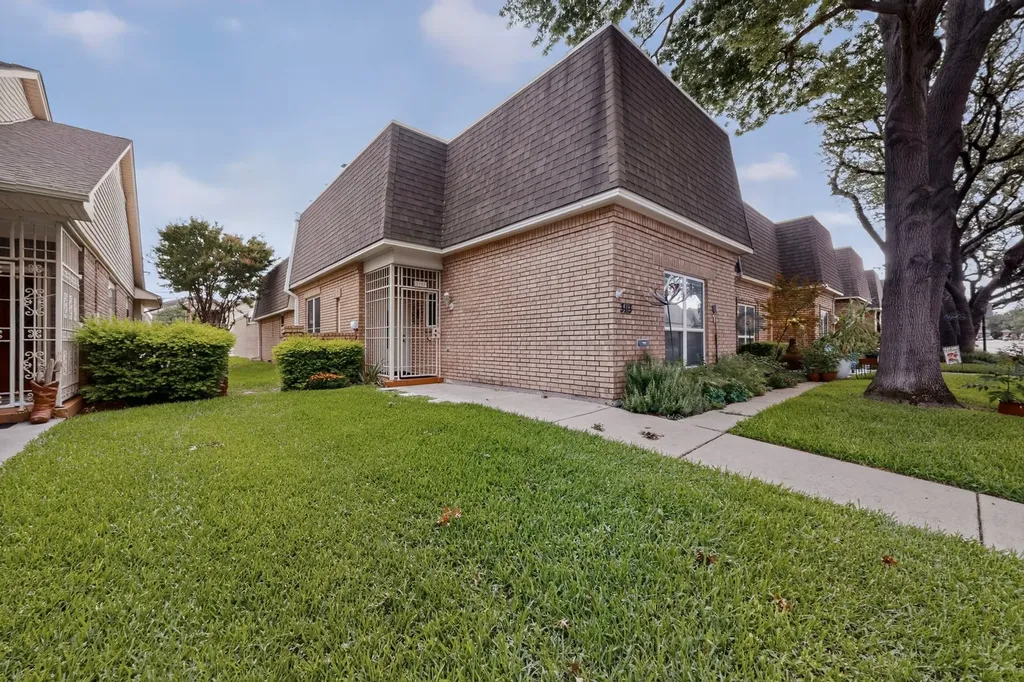 3113 Stonehenge Lane Carrollton TX 75006