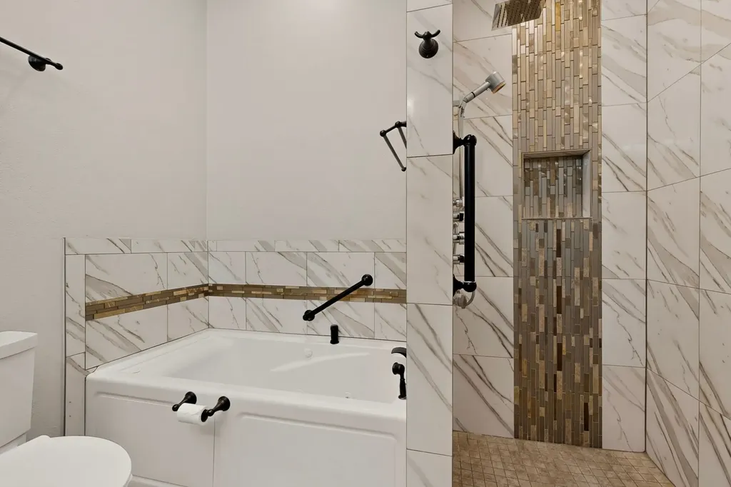 3113 Stonehenge Lane Carrollton TX 75006