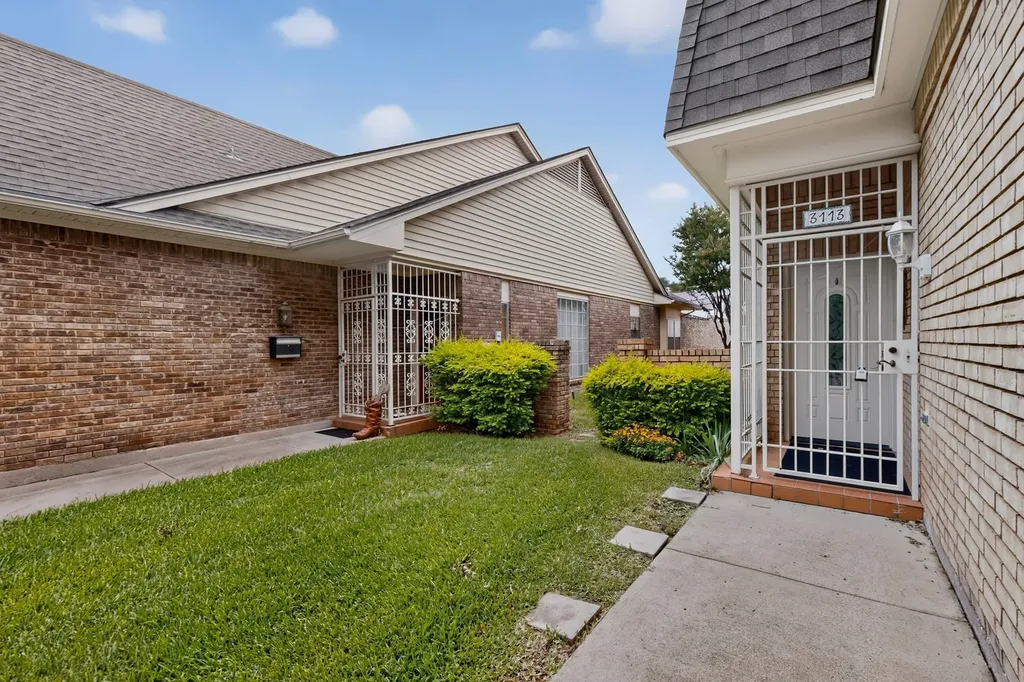 3113 Stonehenge Lane Carrollton TX 75006