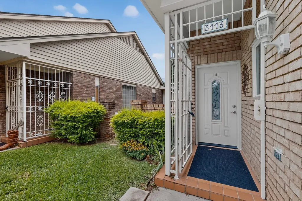3113 Stonehenge Lane Carrollton TX 75006