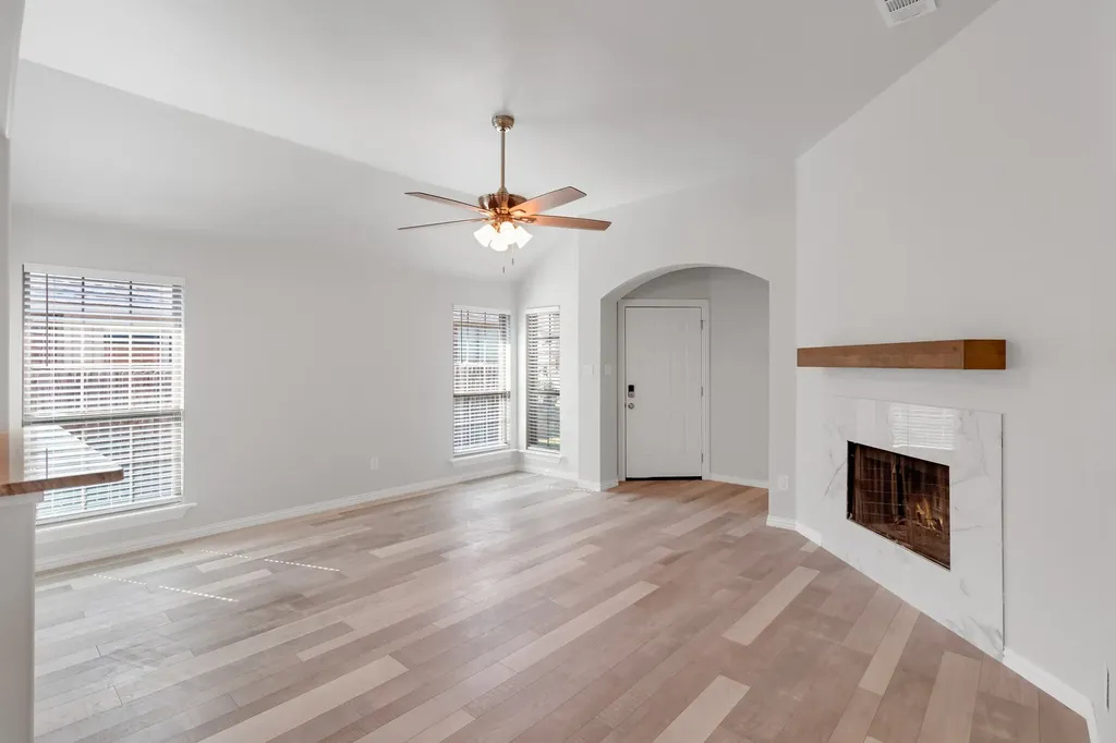 811 Cutting Horse Drive Mansfield TX 76063
