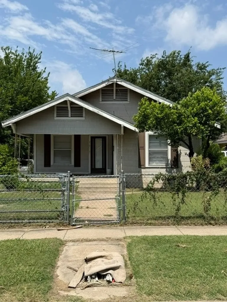 2203 Pearl Avenue Fort Worth TX 76164