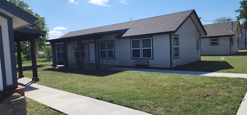 1600 W Commerce Eastland TX 76448