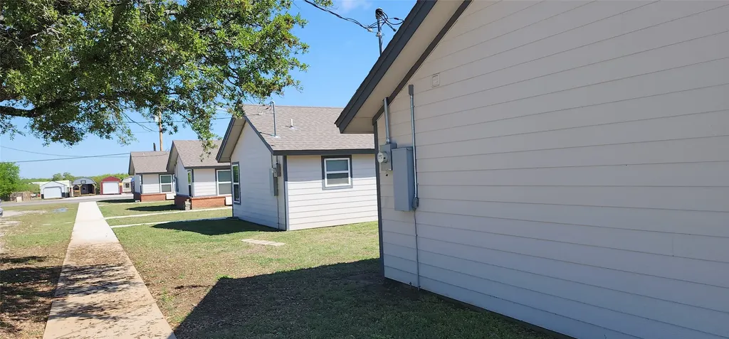 1600 W Commerce Eastland TX 76448