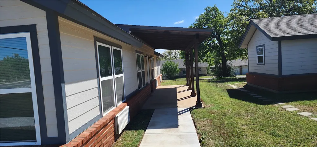 1600 W Commerce Eastland TX 76448
