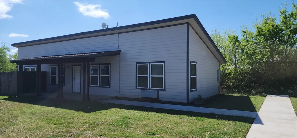 1600 W Commerce Eastland TX 76448
