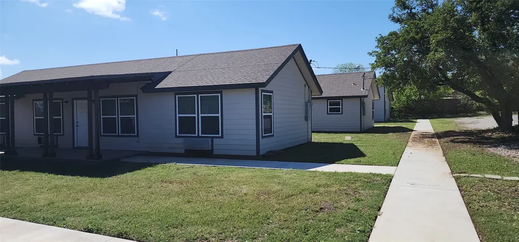 1600 W Commerce Eastland TX 76448