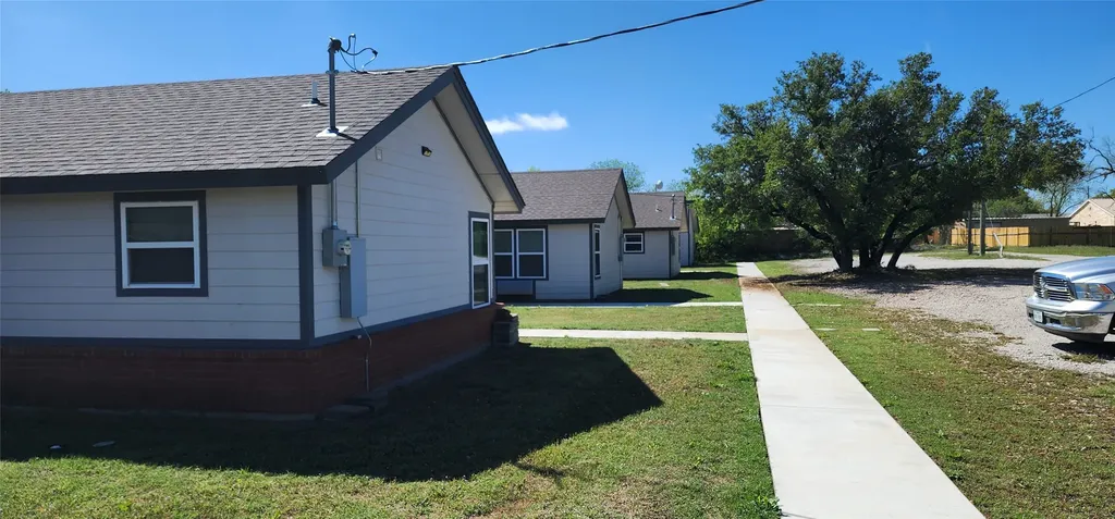 1600 W Commerce Eastland TX 76448