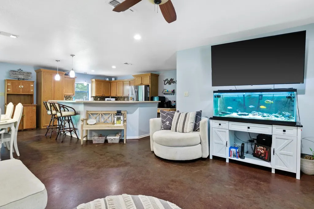 726 King Cecil Court Scroggins TX 75480