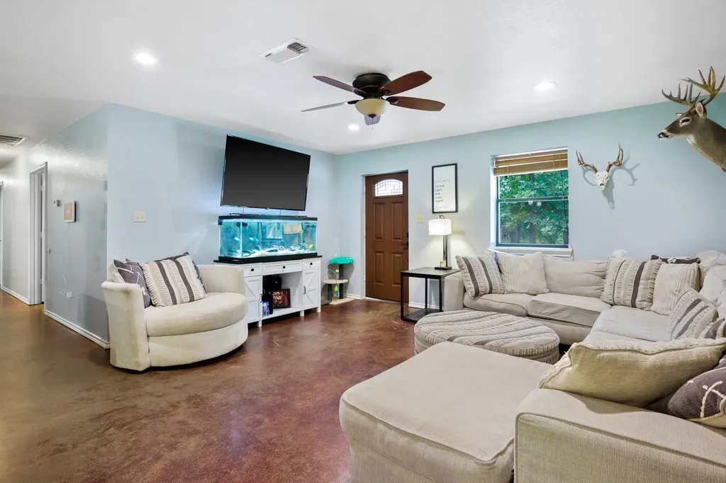 726 King Cecil Court Scroggins TX 75480