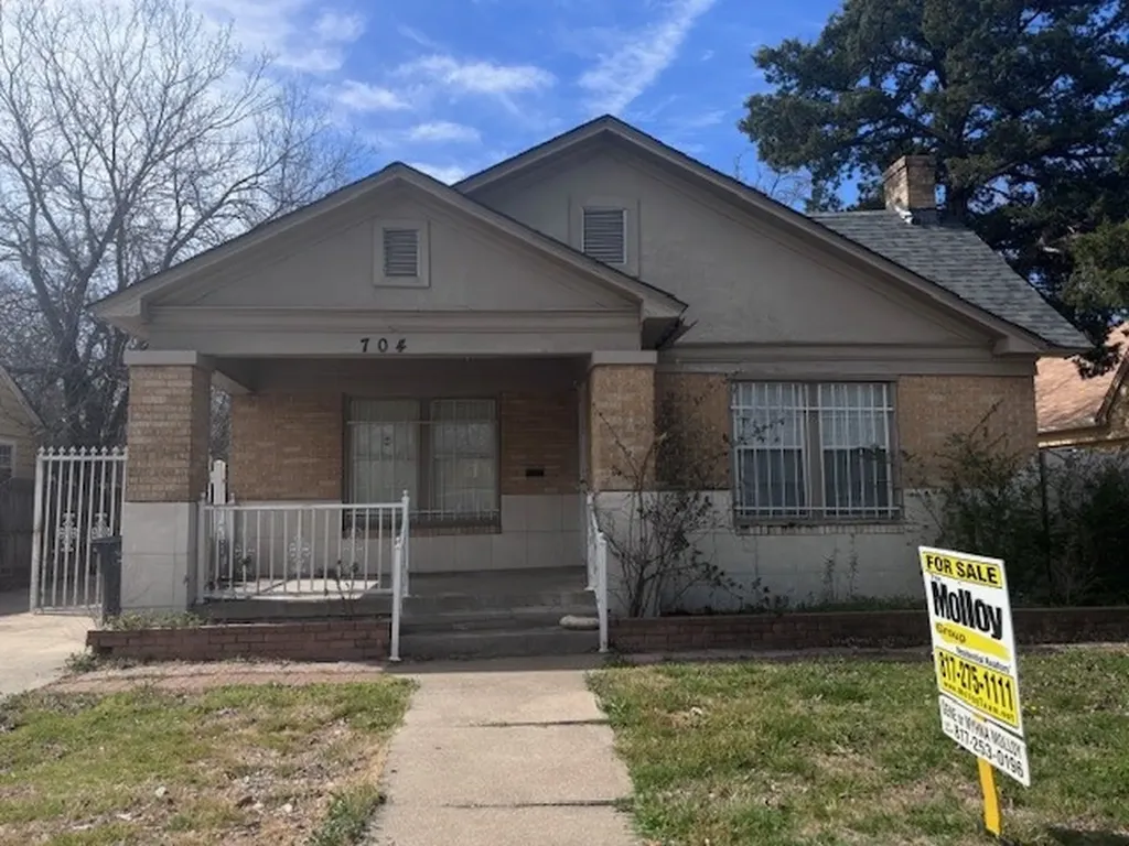 704 S Oakland Boulevard Fort Worth TX 76103