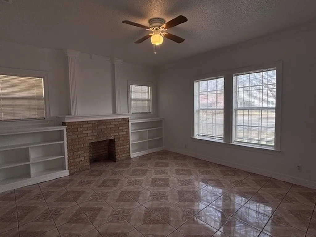 704 S Oakland Boulevard Fort Worth TX 76103