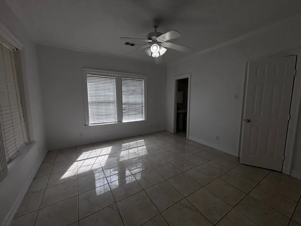 704 S Oakland Boulevard Fort Worth TX 76103