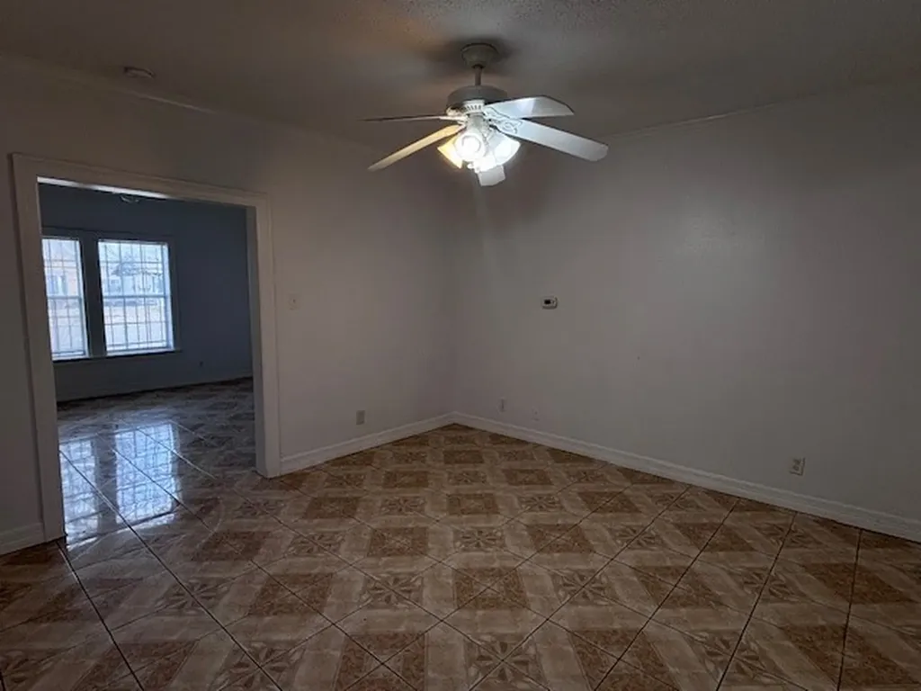 704 S Oakland Boulevard Fort Worth TX 76103