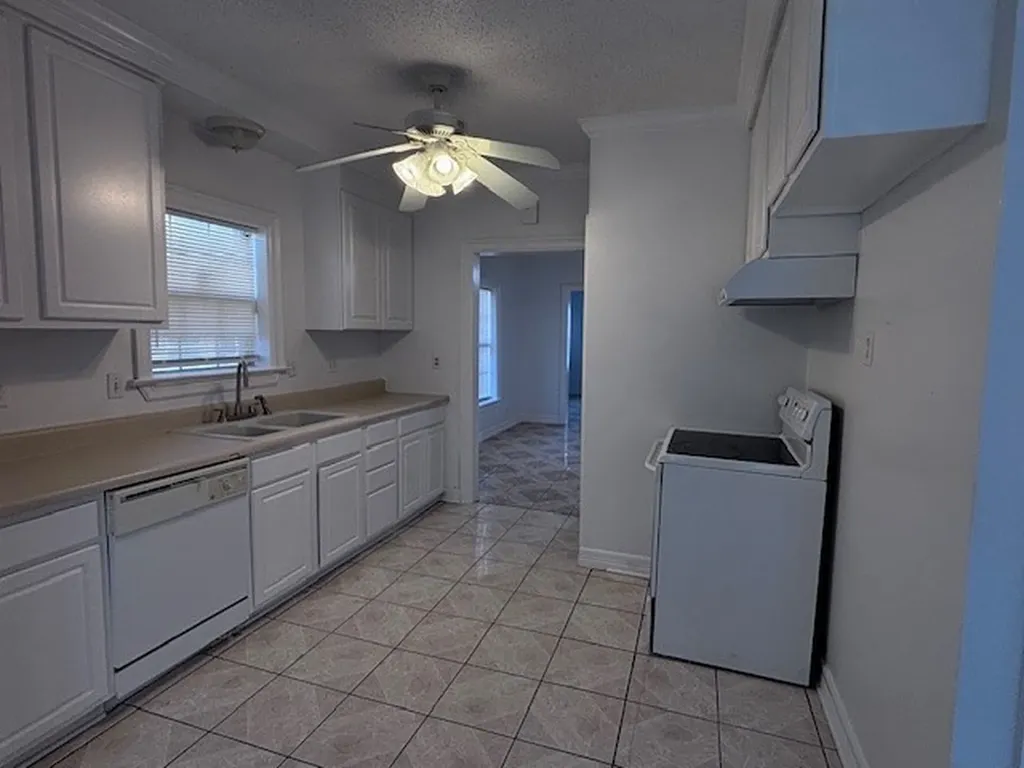 704 S Oakland Boulevard Fort Worth TX 76103
