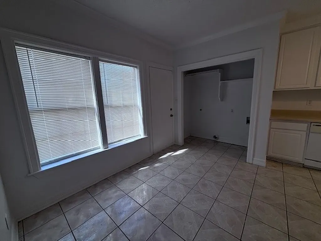 704 S Oakland Boulevard Fort Worth TX 76103