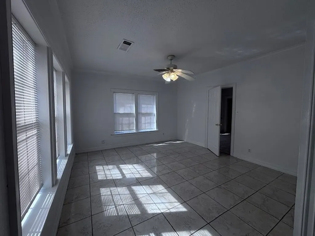 704 S Oakland Boulevard Fort Worth TX 76103