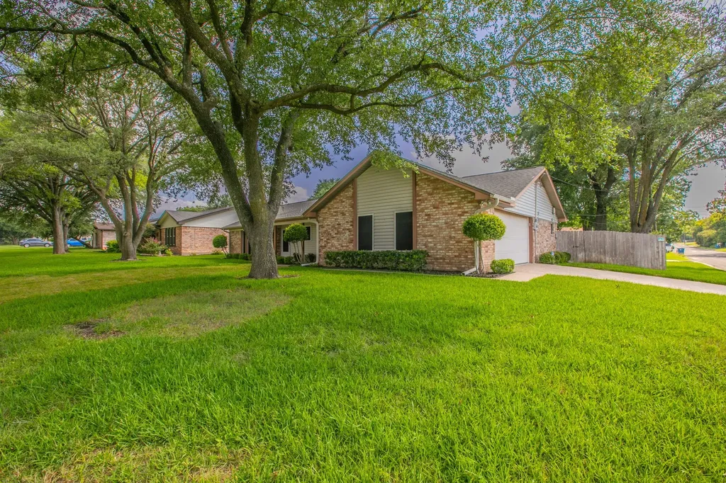 241 Travis Lane Hewitt TX 76643