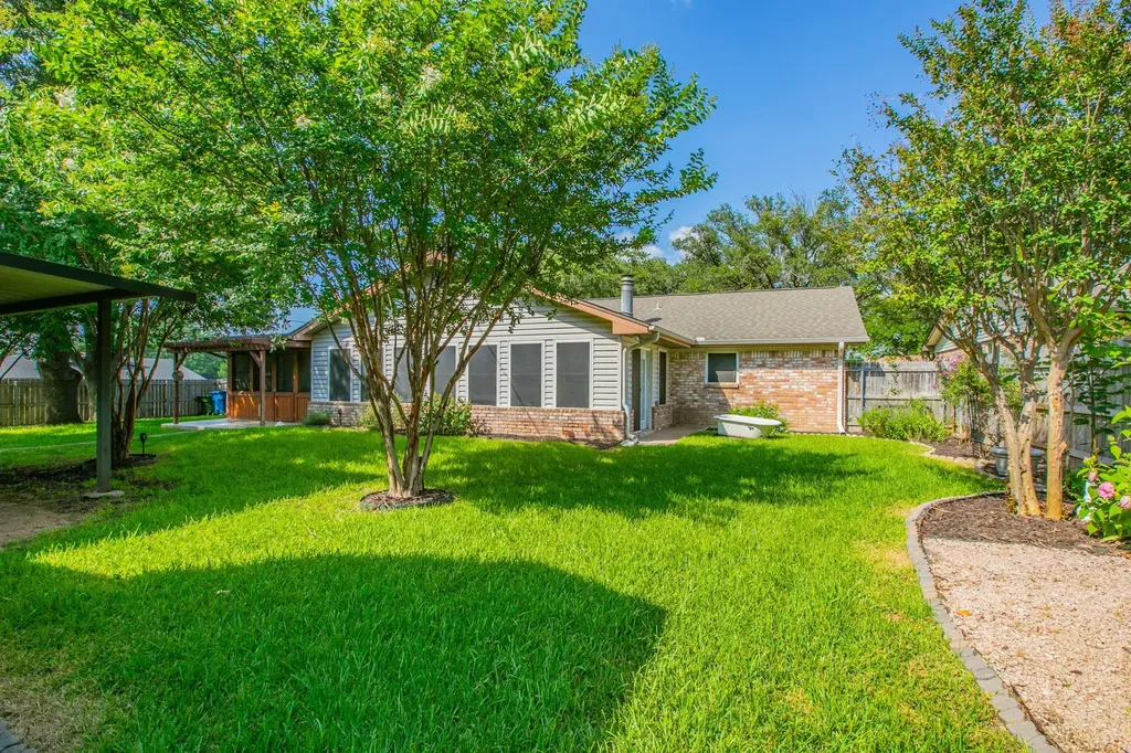 241 Travis Lane Hewitt TX 76643