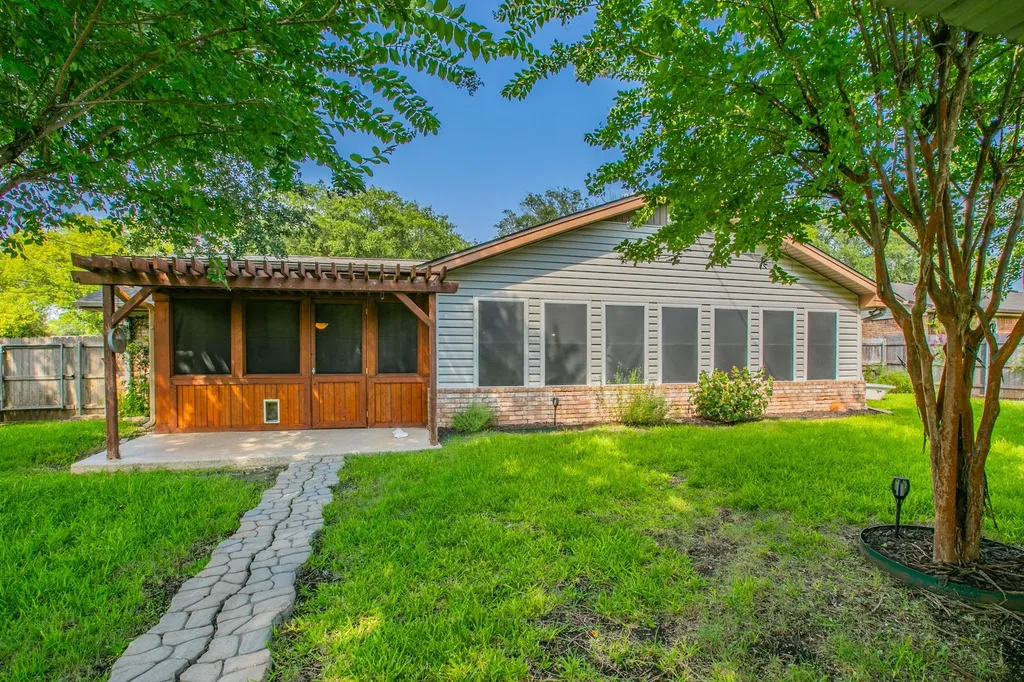 241 Travis Lane Hewitt TX 76643