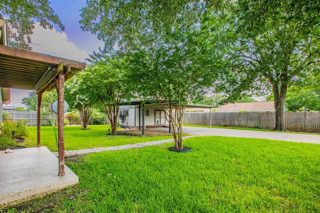241 Travis Lane Hewitt TX 76643
