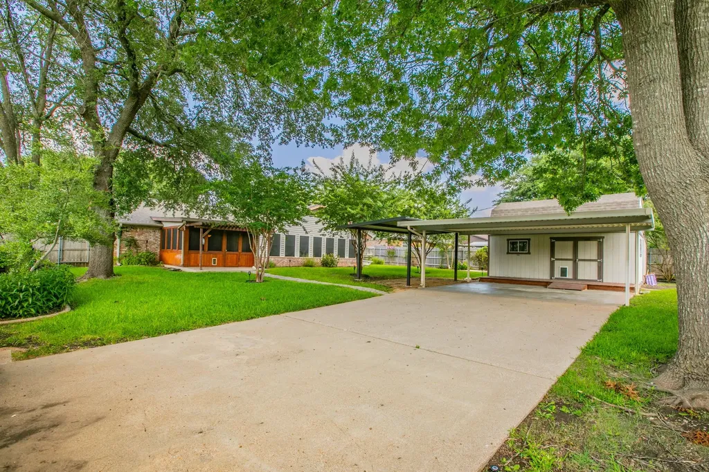 241 Travis Lane Hewitt TX 76643