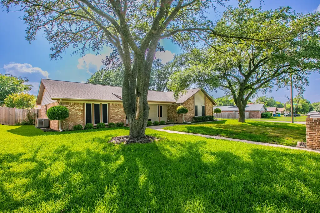 241 Travis Lane Hewitt TX 76643