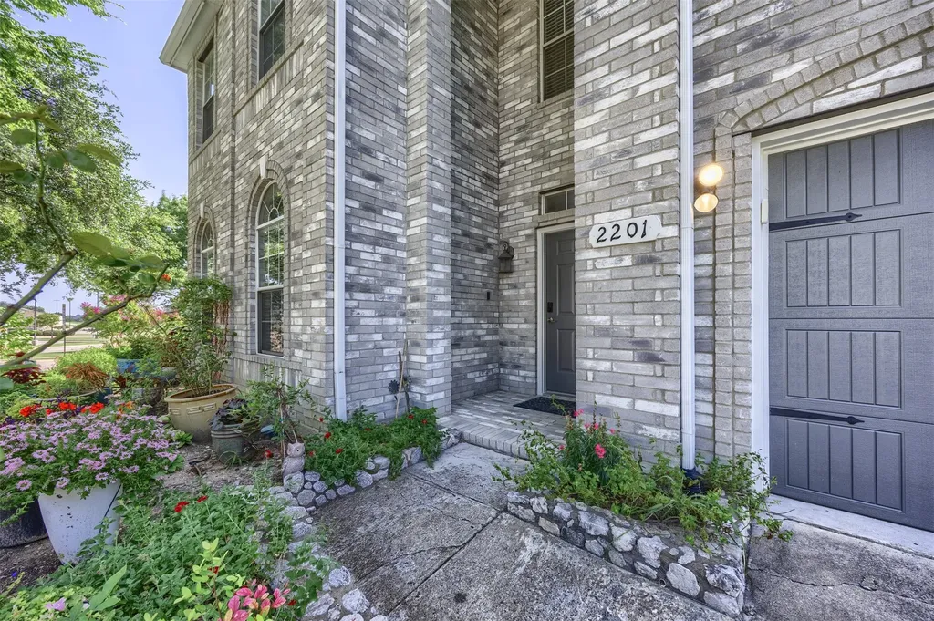 2201 Pharr Drive Mckinney TX 75072