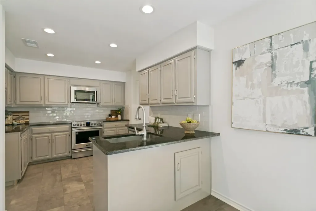 1204 Syracuse Circle Plano TX 75075