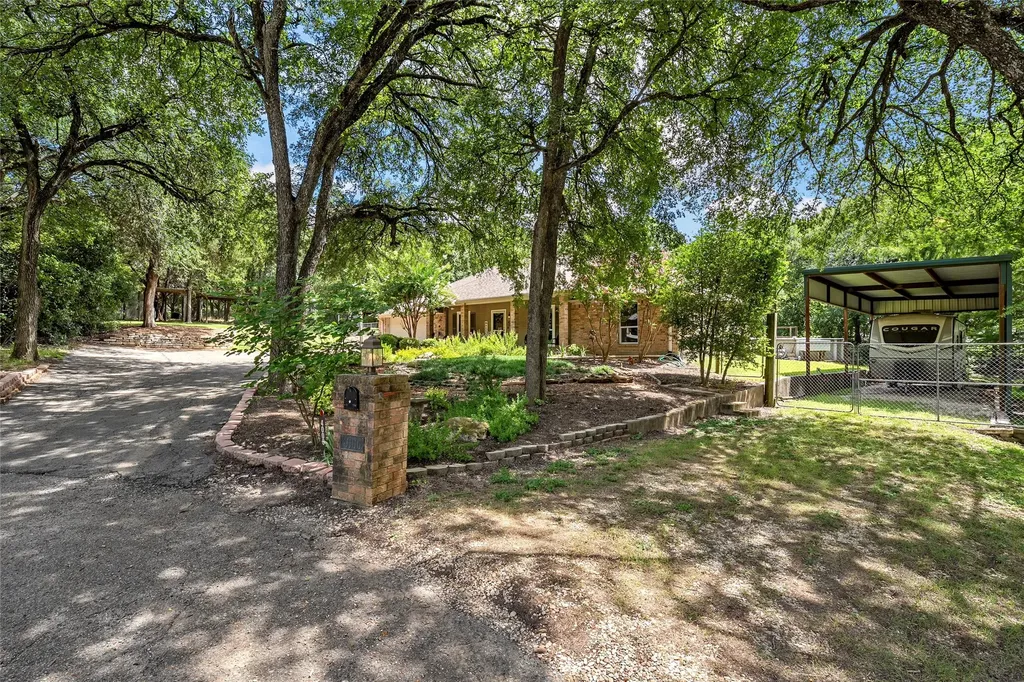 4000 Fox Ridge Lorena TX 76655