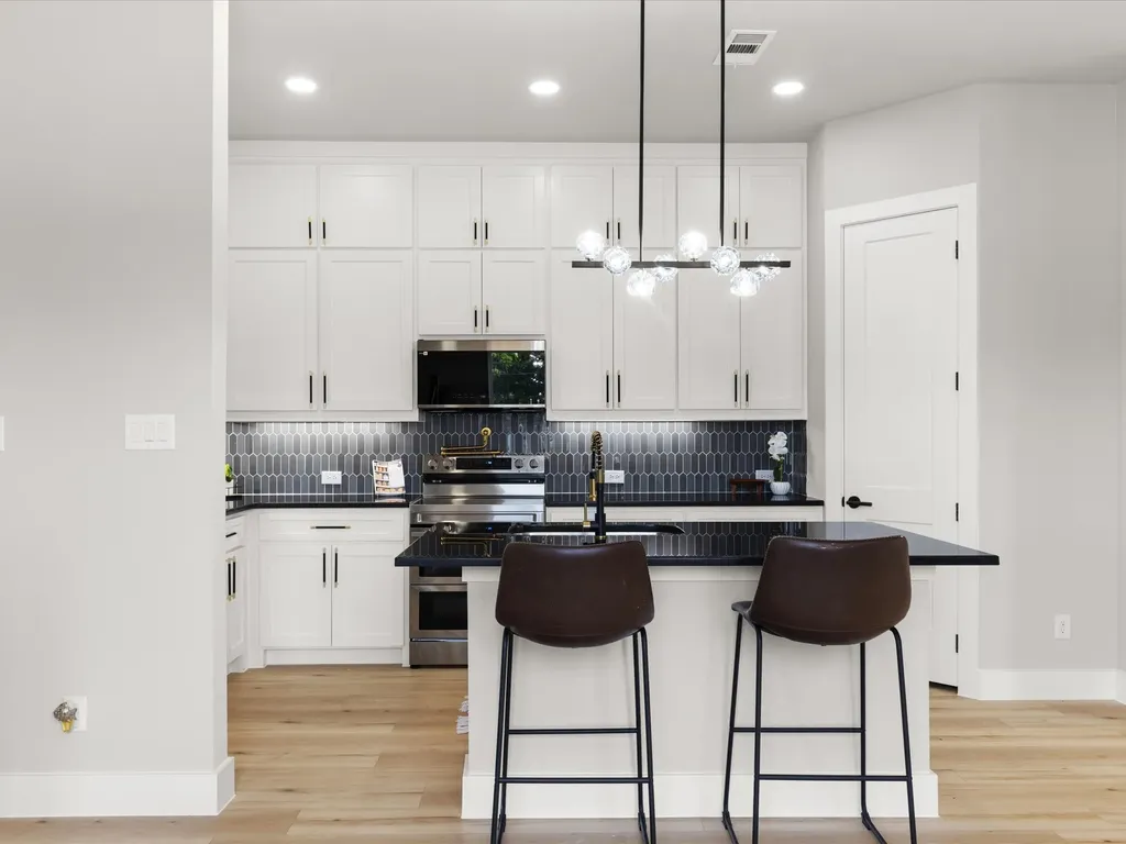 2133 Amanda Avenue Fort Worth TX 76105