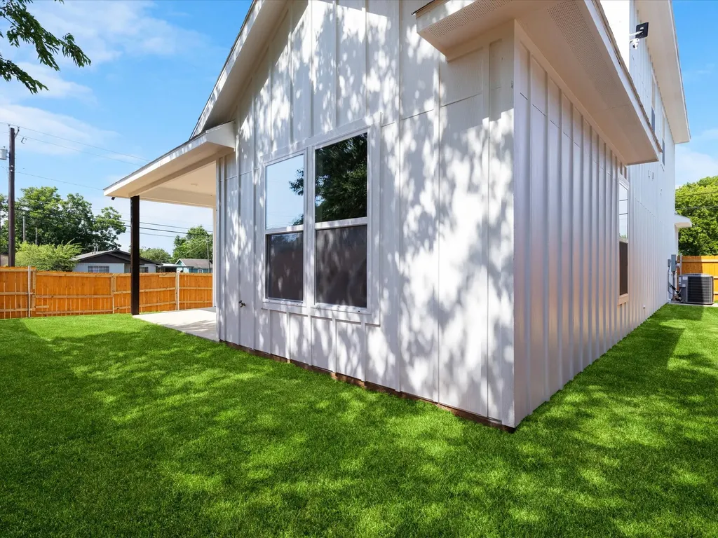 2133 Amanda Avenue Fort Worth TX 76105