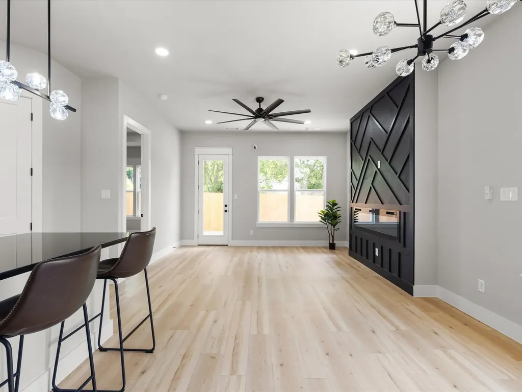 2133 Amanda Avenue Fort Worth TX 76105