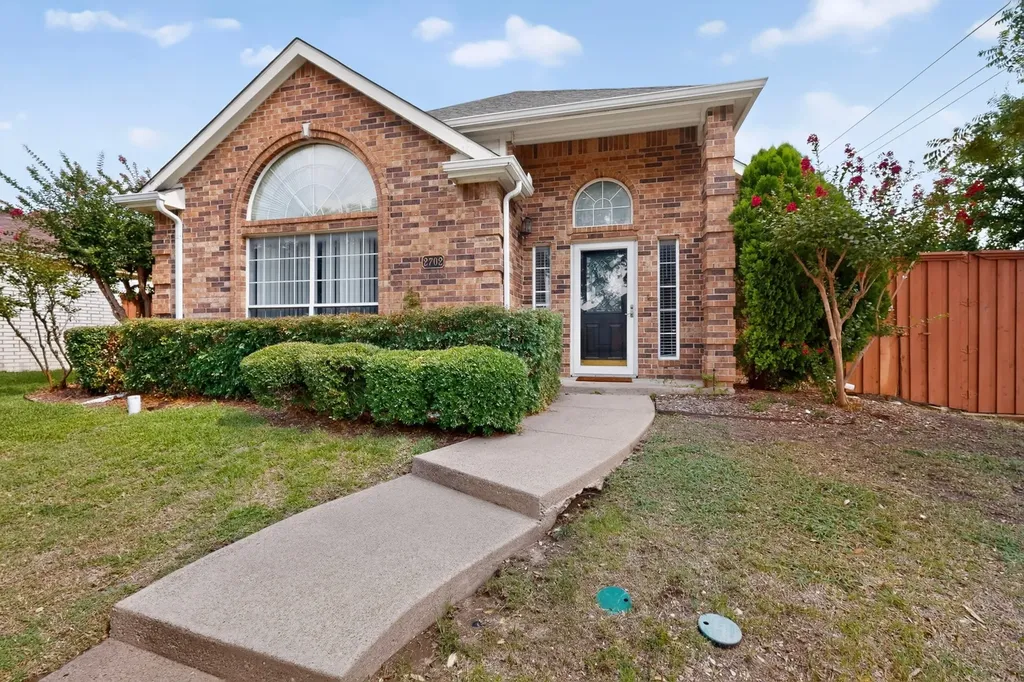 2702 Garden Springs Drive Richardson TX 75082