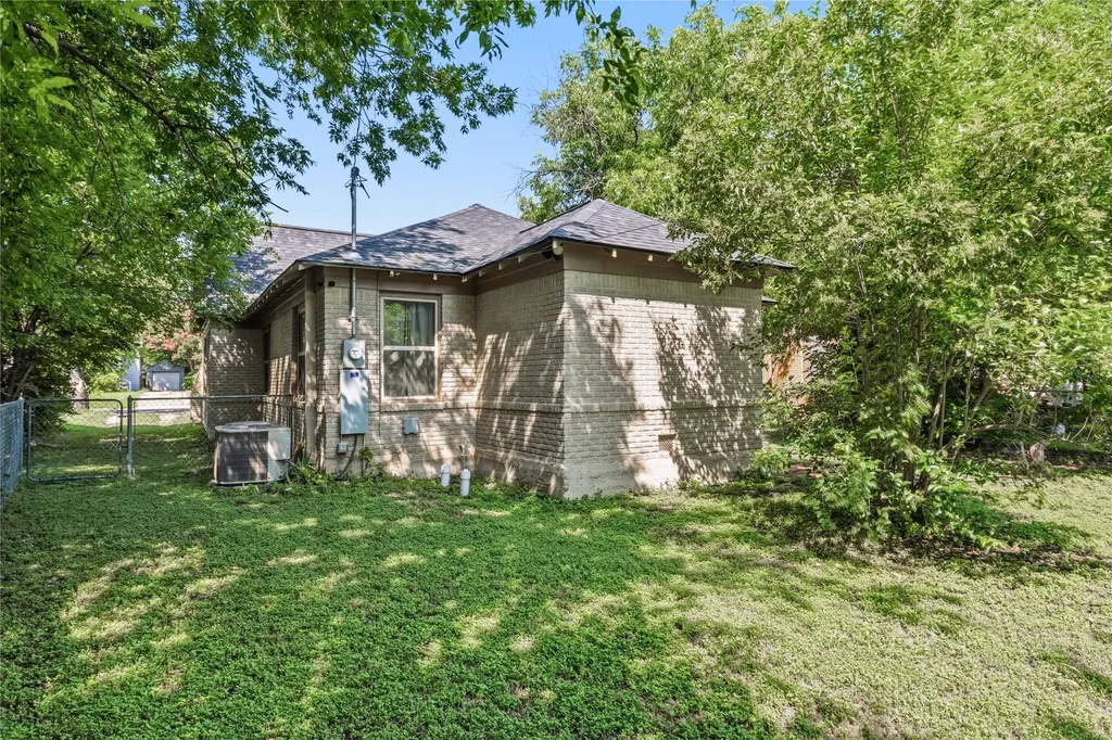 2410 Vincent Street Brownwood TX 76801