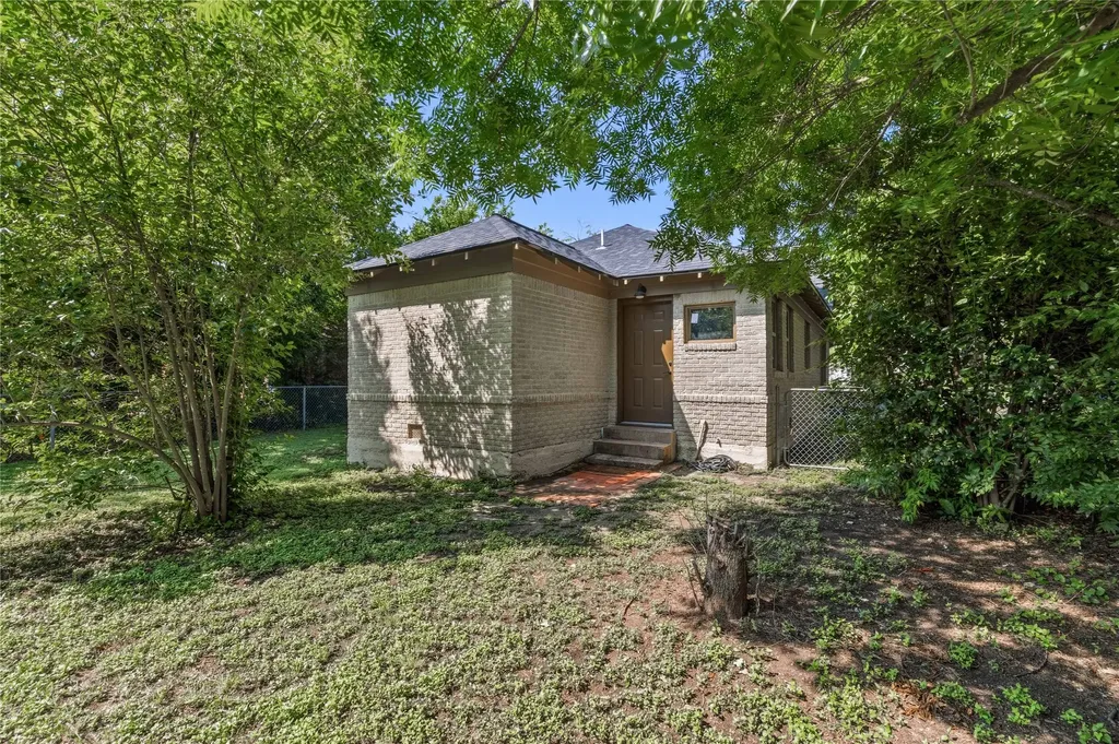 2410 Vincent Street Brownwood TX 76801