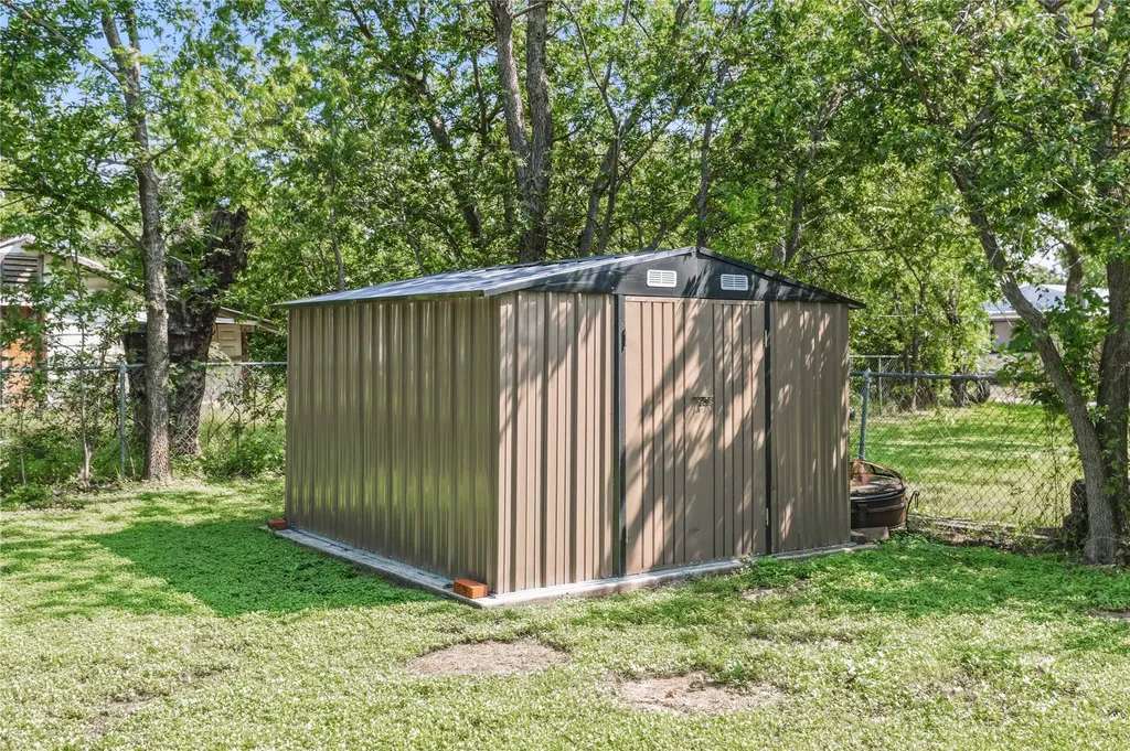 2410 Vincent Street Brownwood TX 76801