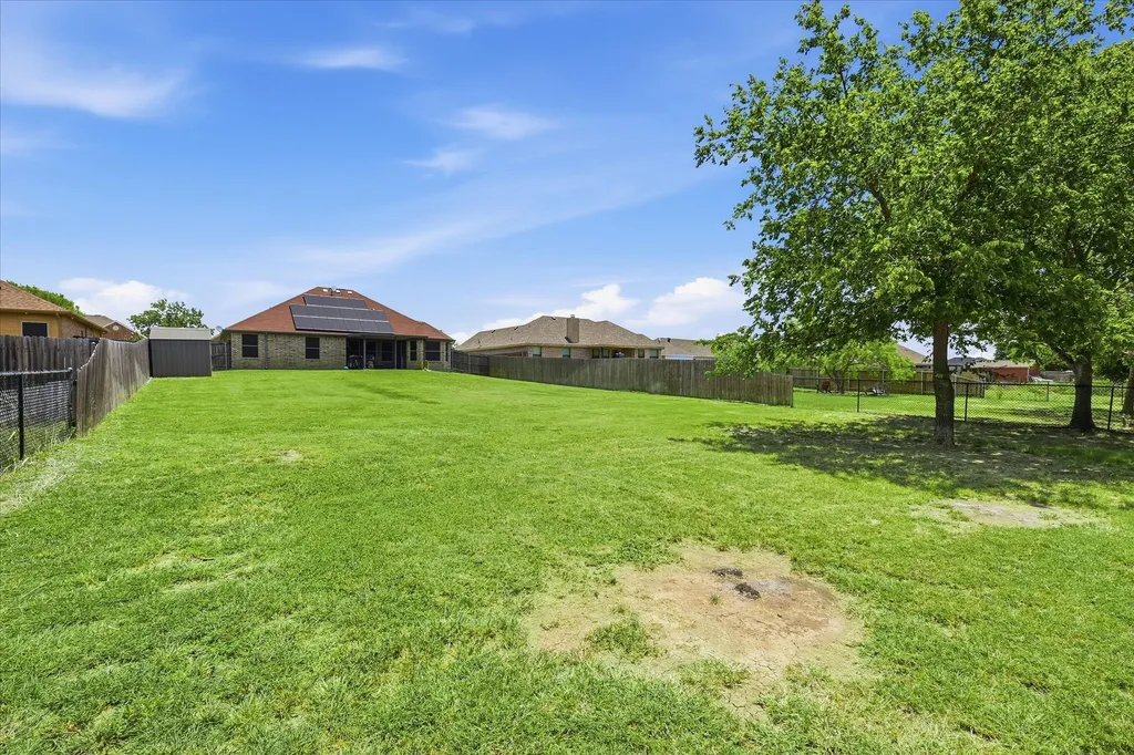 124 Chambers Creek Circle Maypearl TX 76064