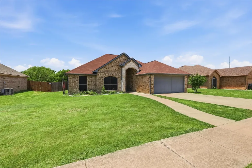 124 Chambers Creek Circle Maypearl TX 76064
