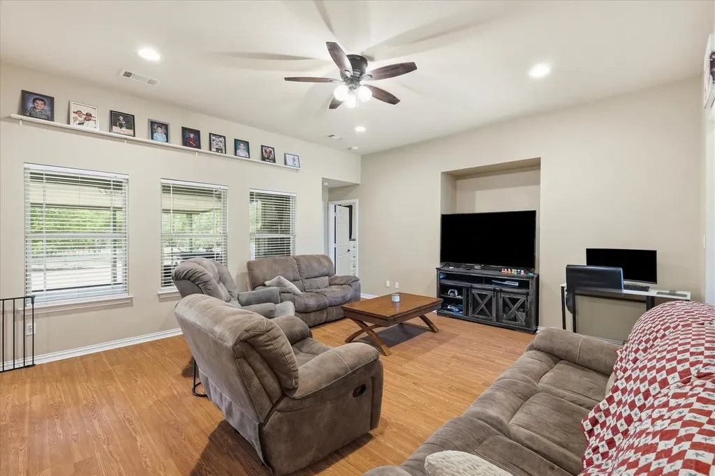 124 Chambers Creek Circle Maypearl TX 76064