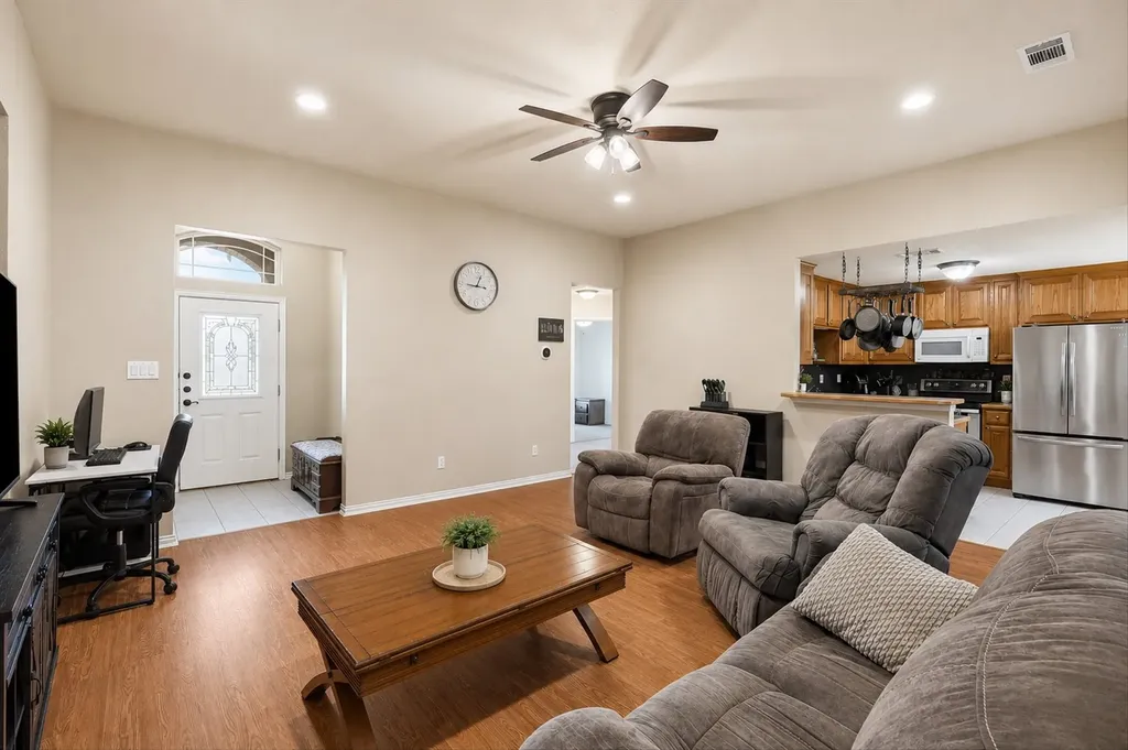 124 Chambers Creek Circle Maypearl TX 76064