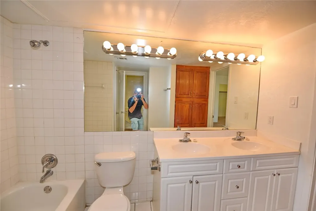 4033 Gilbert Avenue Dallas TX 75219