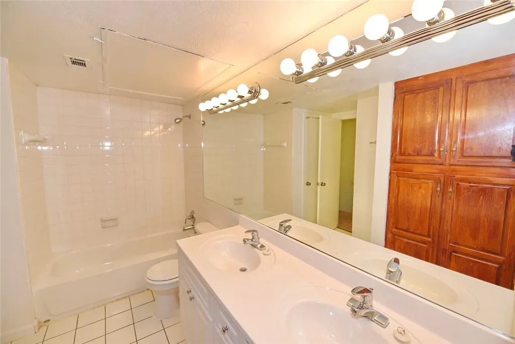 4033 Gilbert Avenue Dallas TX 75219