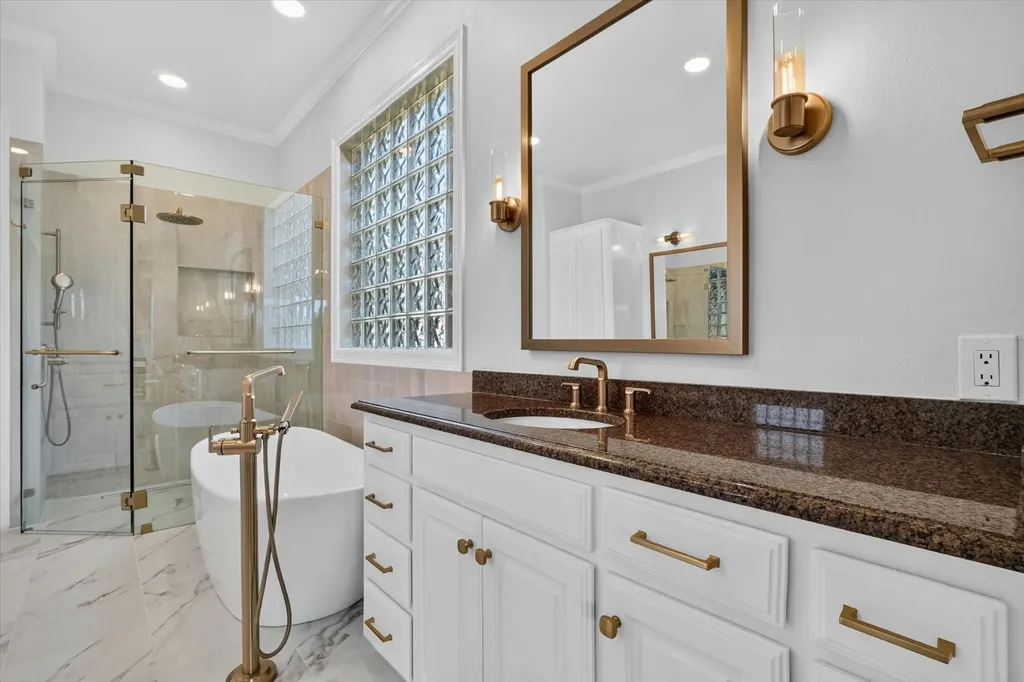 702 Buttermilk Drive Arlington TX 76006