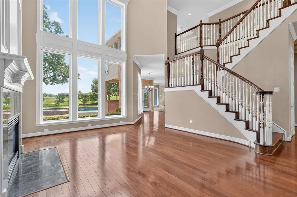 702 Buttermilk Drive Arlington TX 76006